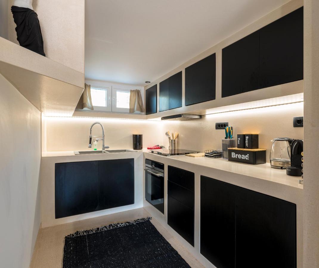 Black And White Apartment Pollonia Eksteriør billede