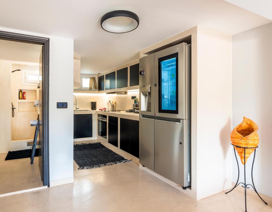 Black And White Apartment Pollonia Eksteriør billede